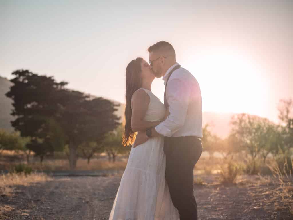 Momento especial de una pareja durante su celebración de boda.